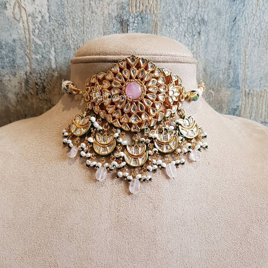 Gulabi Andaaz Choker Set