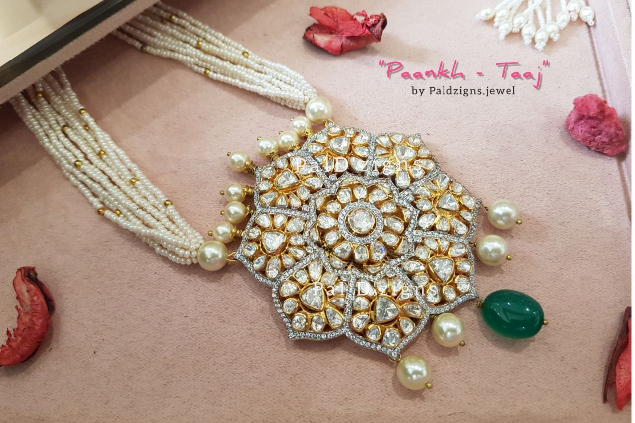 Pankh Taaj Moissanite Pendant