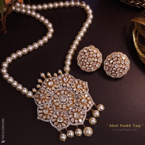 Moti Pankh Taaj Moissanite Pendant Set Moti Pankh Taaj Moissanite Pendant Set