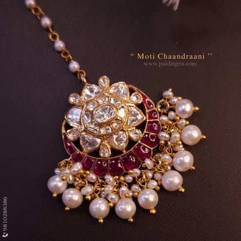 Moti Chaandraani Small Moissanite Polki Maangtikka