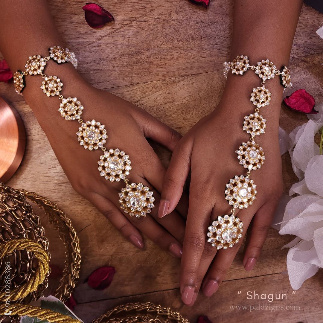 Shagun Moissanite Polki Hathful Ring (Pair)