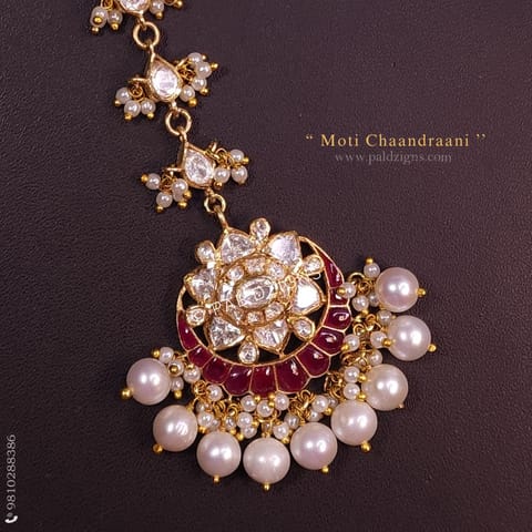 Moti Chaandraani Small (Patraani) Moissanite Polki Maangtikka
