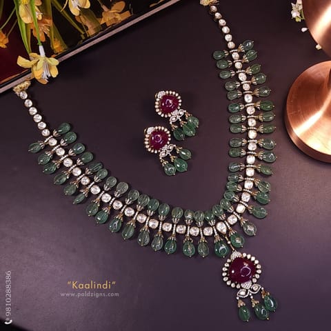 Kaalindi Moissanite Polki Detachable Pendant Set