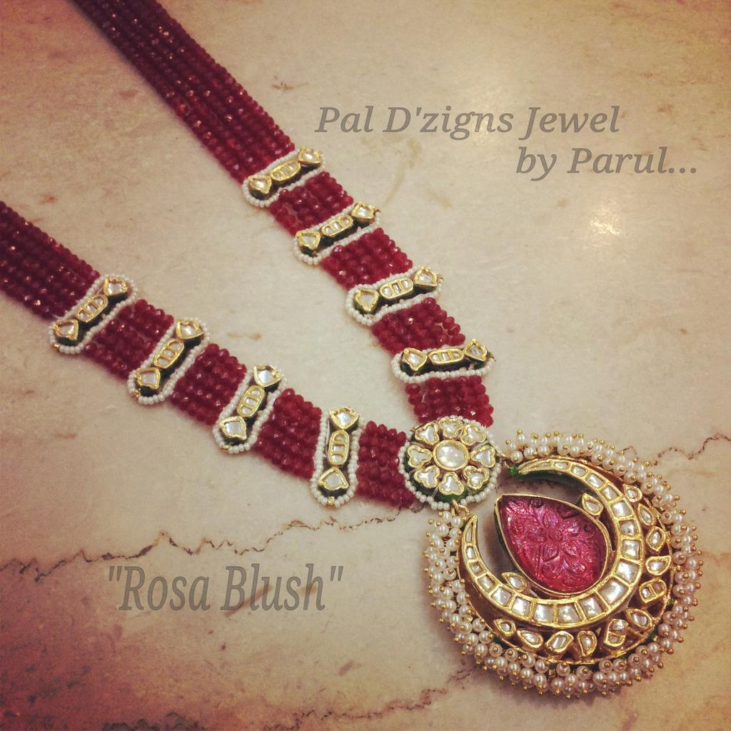 Rosa blush neckline