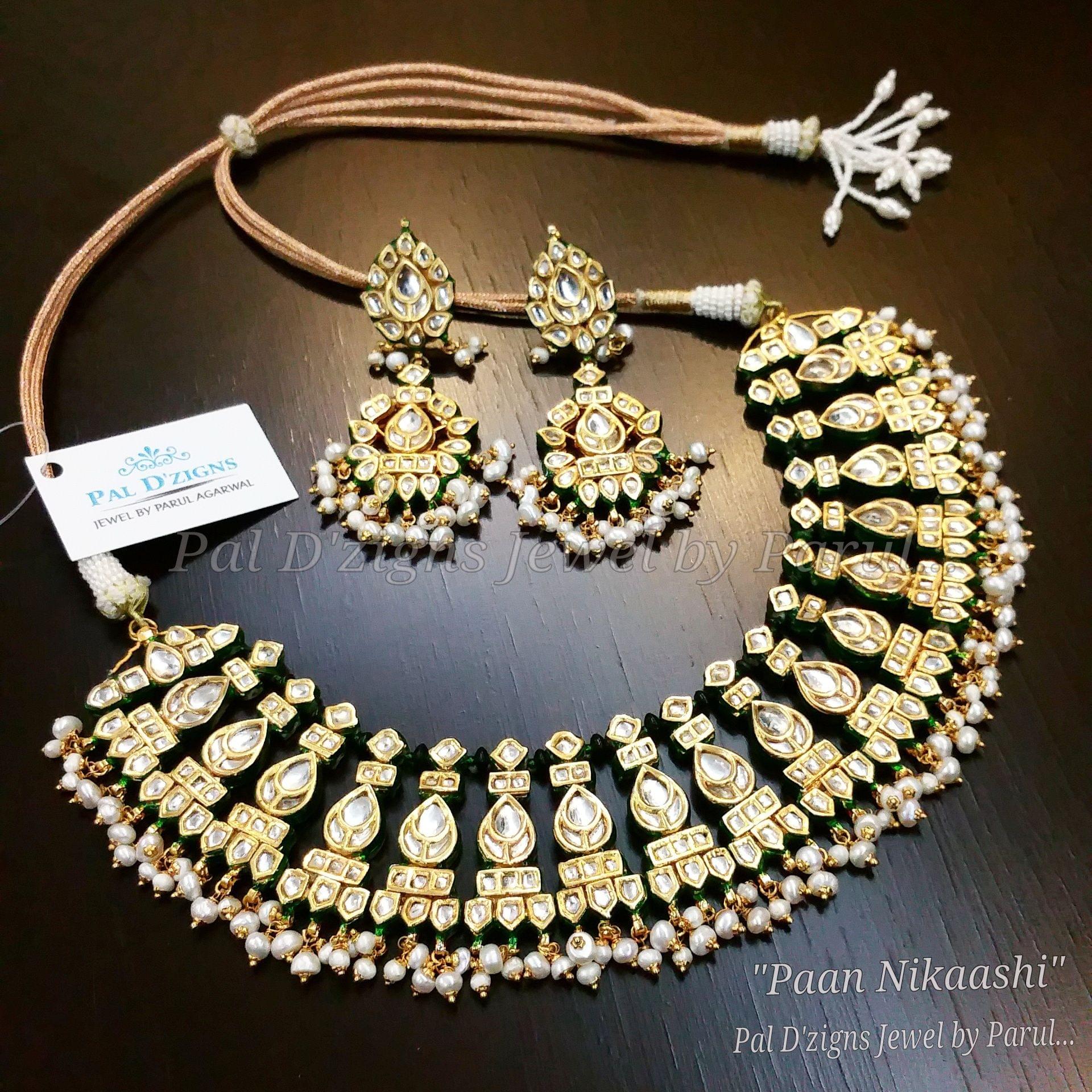 Paan Nikaashi Kundan Set