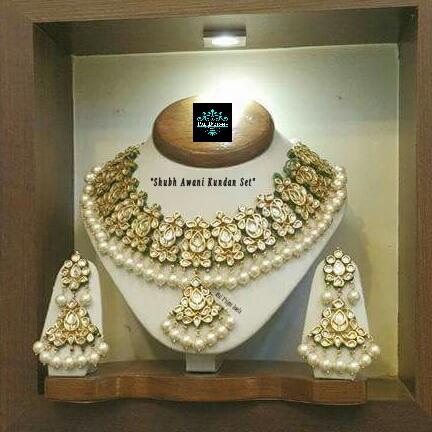 Shubh awani kundan Moti set
