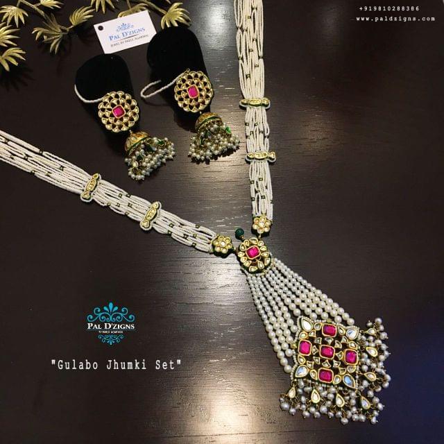 Gulabo Jhumki Set