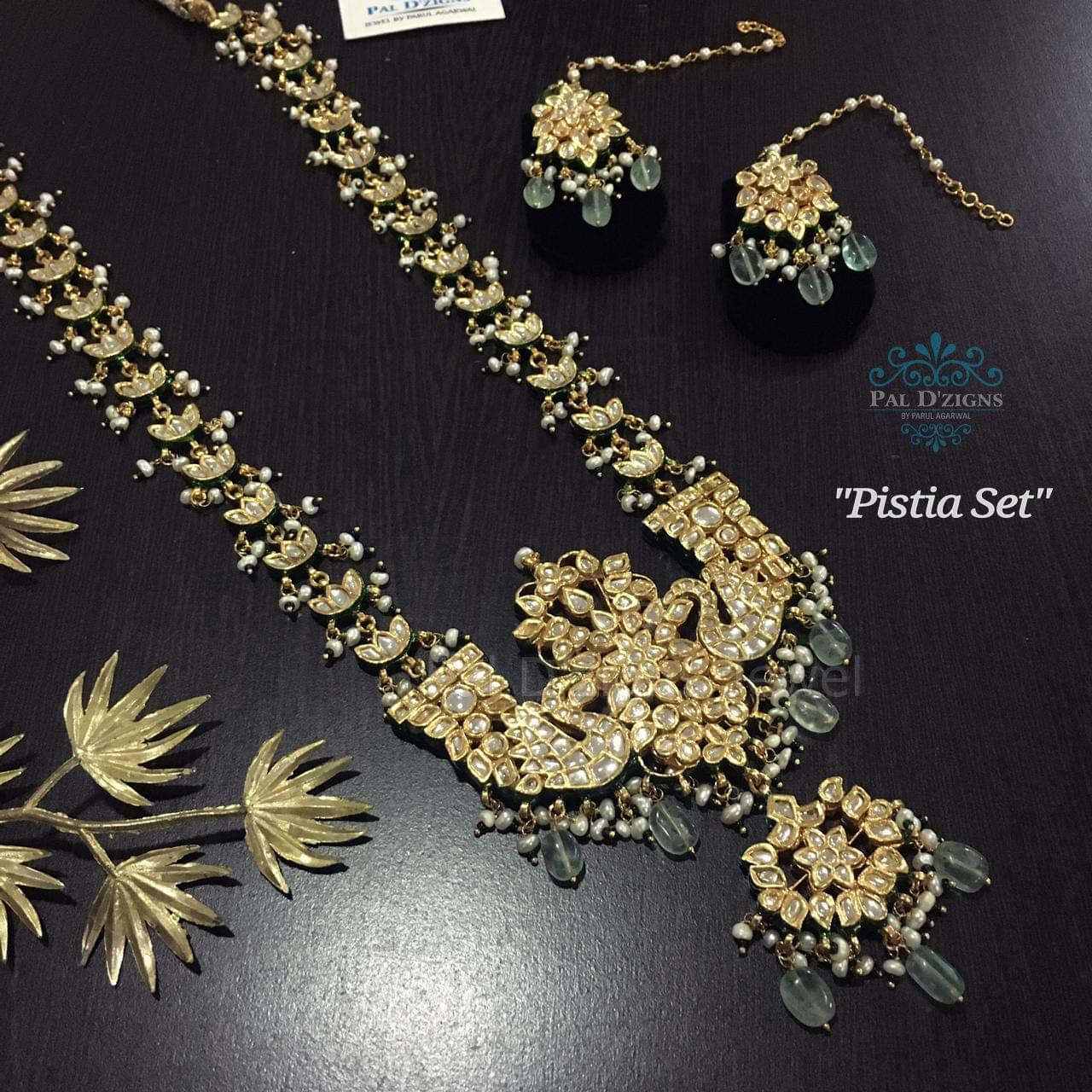 Pistia Kundan Set